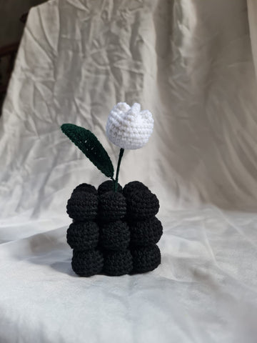 Black Lily Pot